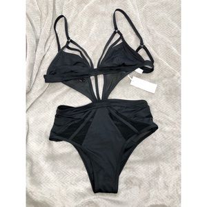 KOPPER & ZINK Harper One Piece in Black